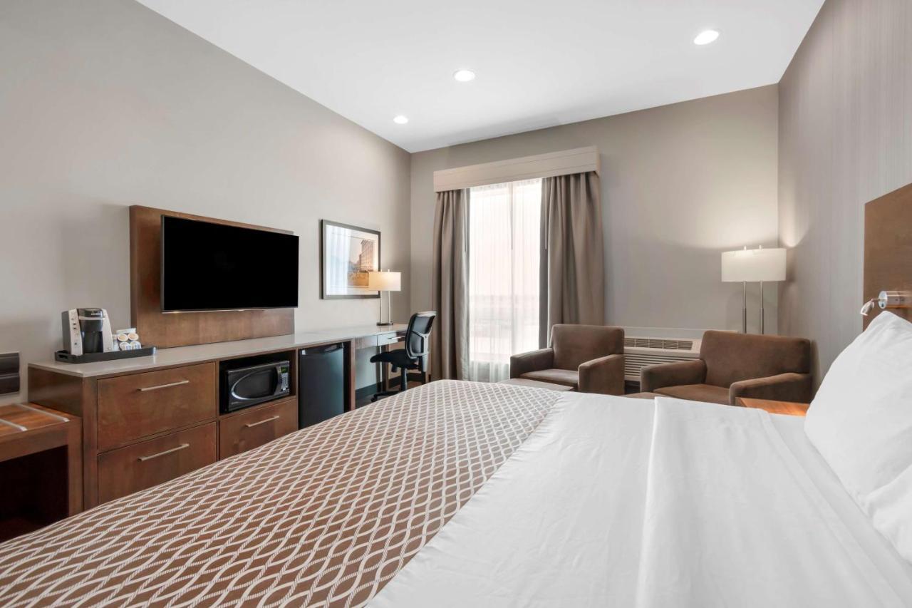 Best Western Plus East Side Saskatoon Bagian luar foto