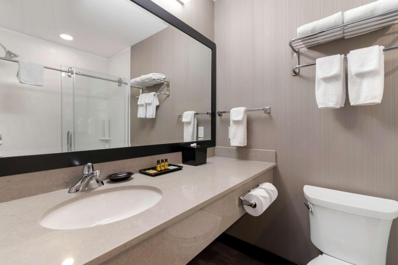 Best Western Plus East Side Saskatoon Bagian luar foto