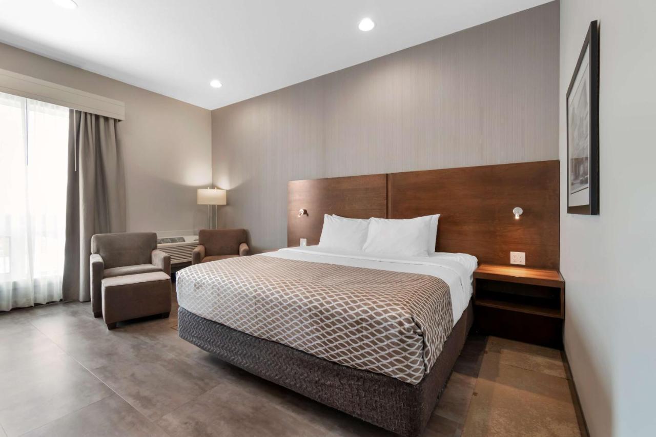 Best Western Plus East Side Saskatoon Bagian luar foto