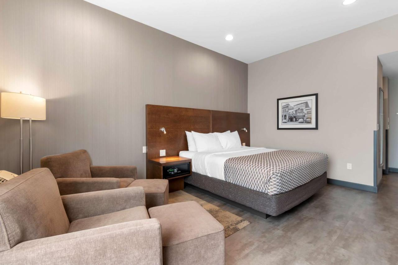Best Western Plus East Side Saskatoon Bagian luar foto