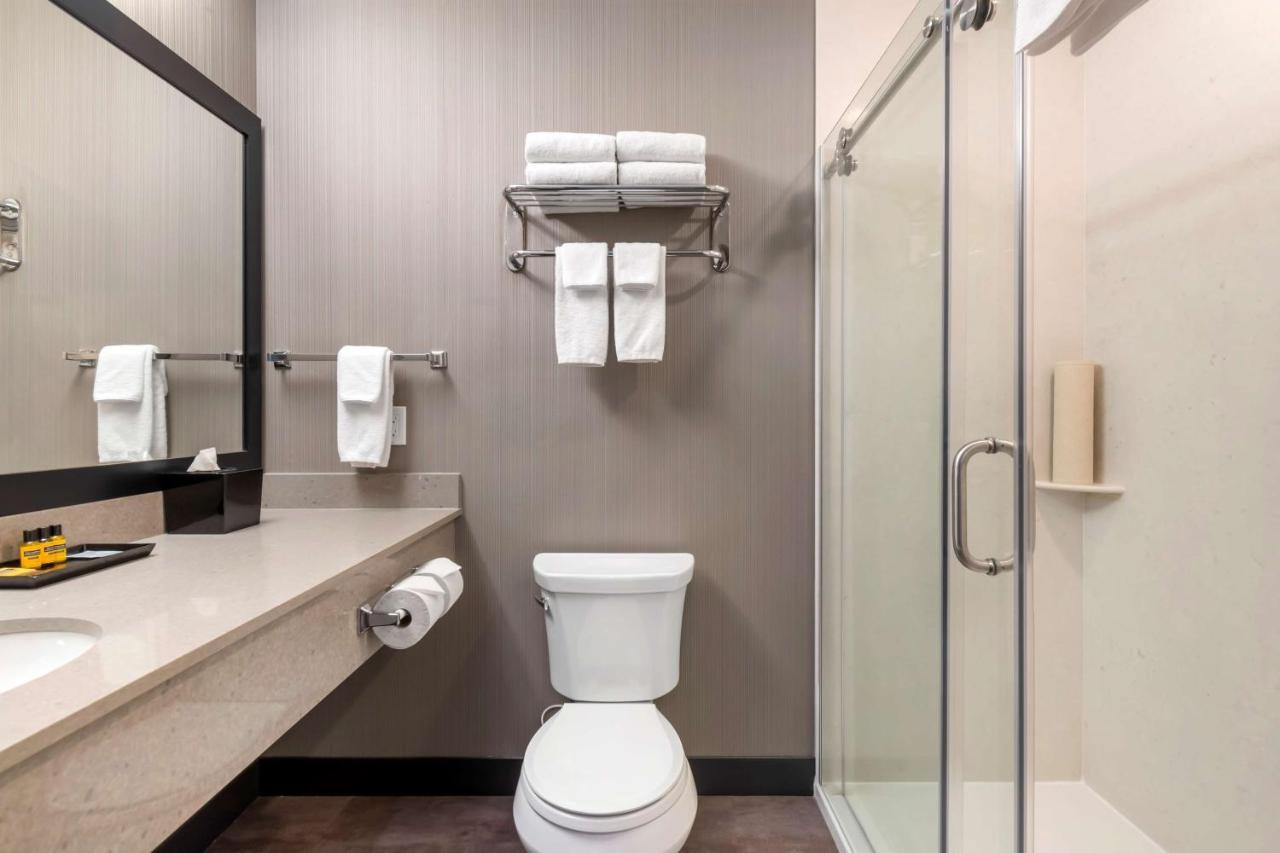 Best Western Plus East Side Saskatoon Bagian luar foto