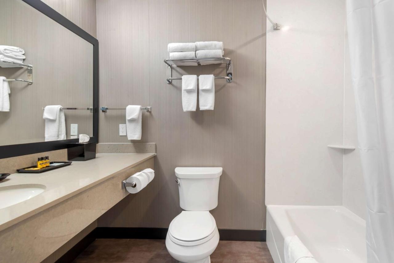Best Western Plus East Side Saskatoon Bagian luar foto
