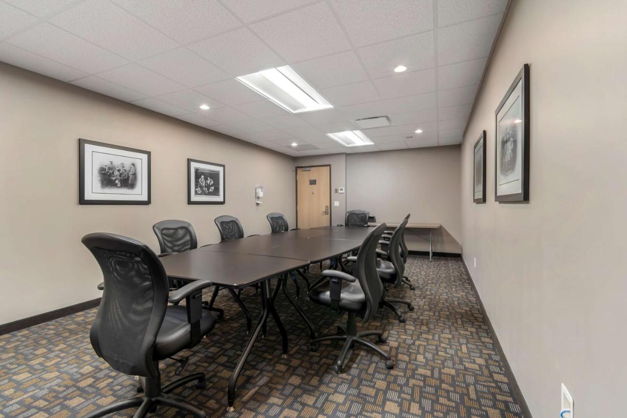 Best Western Plus East Side Saskatoon Bagian luar foto