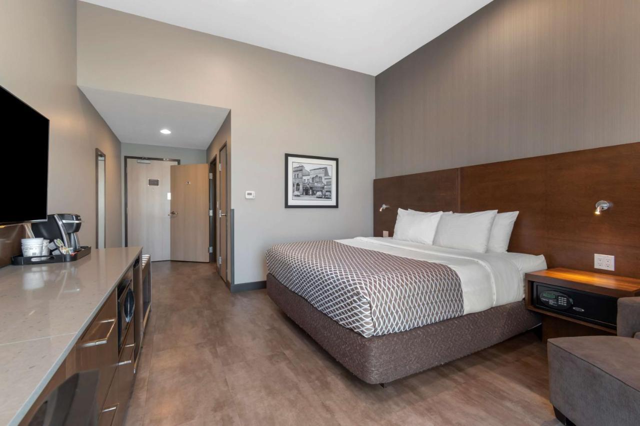 Best Western Plus East Side Saskatoon Bagian luar foto
