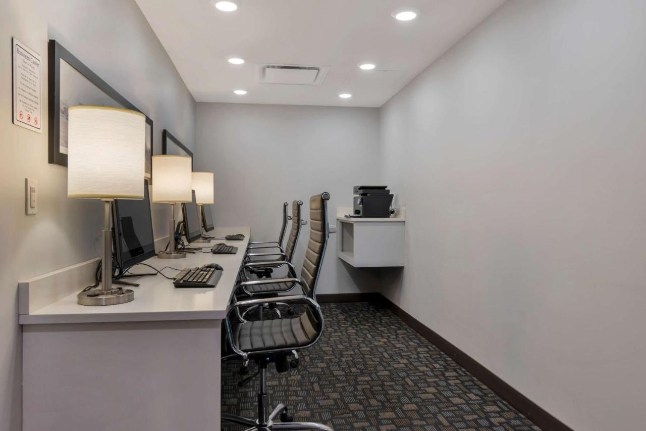 Best Western Plus East Side Saskatoon Bagian luar foto