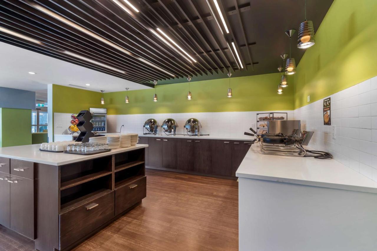Best Western Plus East Side Saskatoon Bagian luar foto