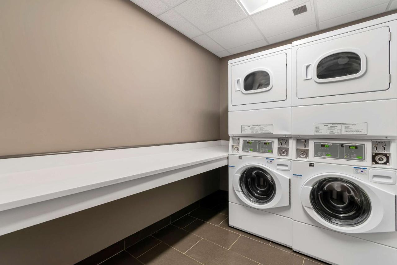 Best Western Plus East Side Saskatoon Bagian luar foto
