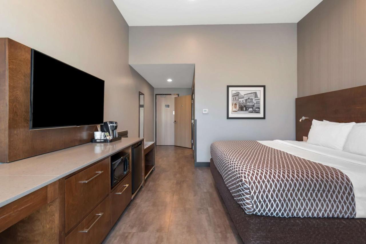 Best Western Plus East Side Saskatoon Bagian luar foto