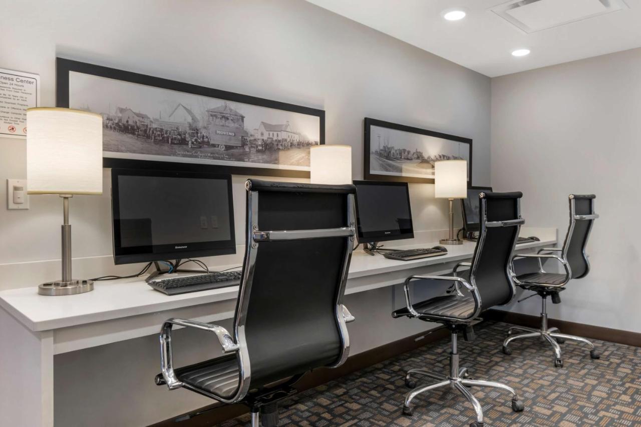Best Western Plus East Side Saskatoon Bagian luar foto