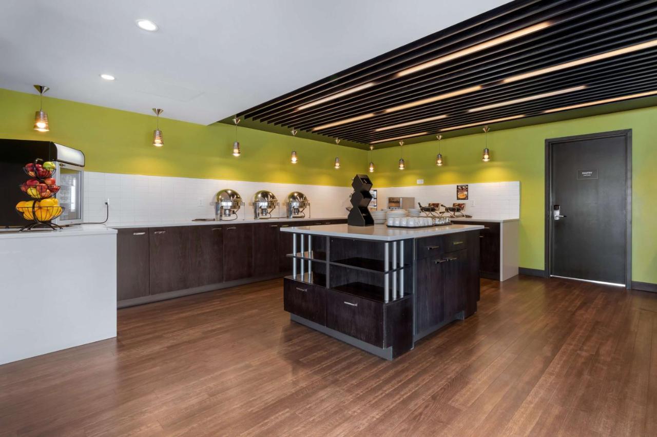 Best Western Plus East Side Saskatoon Bagian luar foto