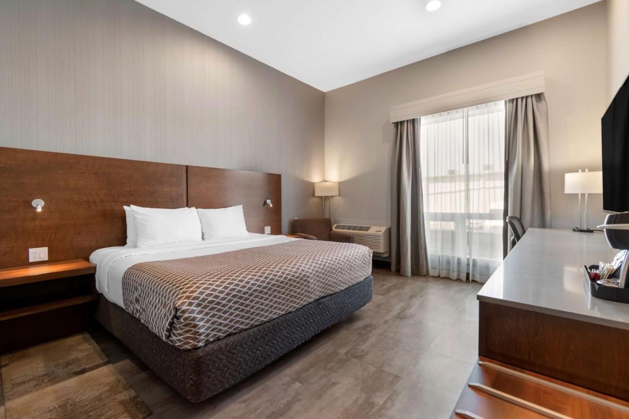 Best Western Plus East Side Saskatoon Bagian luar foto