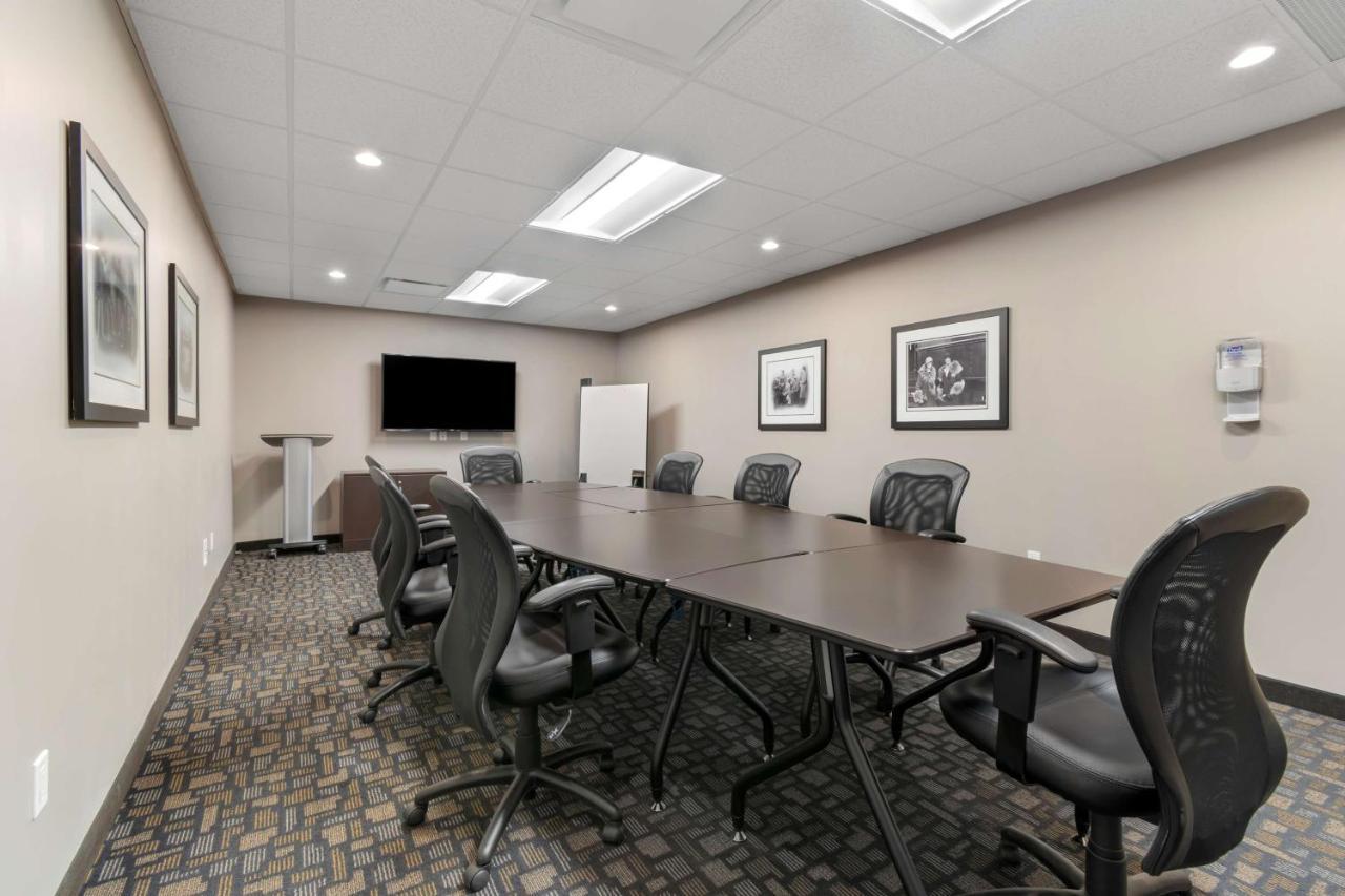 Best Western Plus East Side Saskatoon Bagian luar foto
