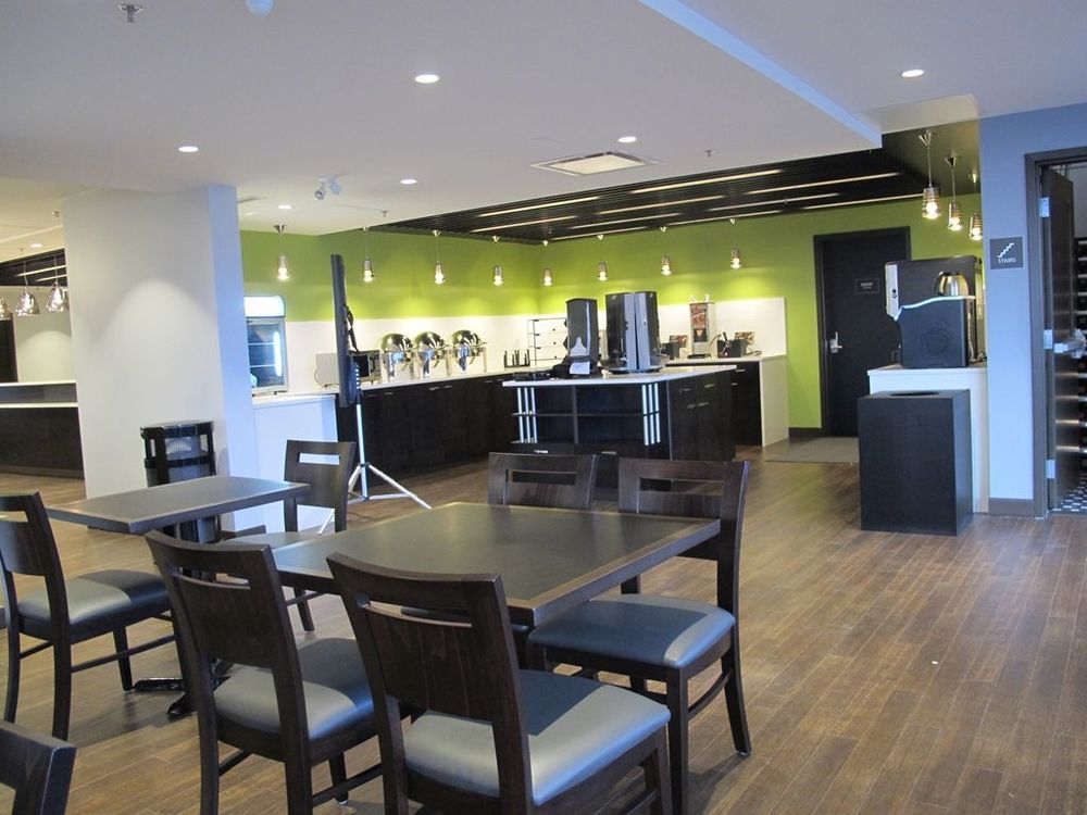Best Western Plus East Side Saskatoon Restoran foto
