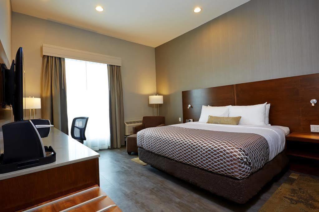 Best Western Plus East Side Saskatoon Bagian luar foto